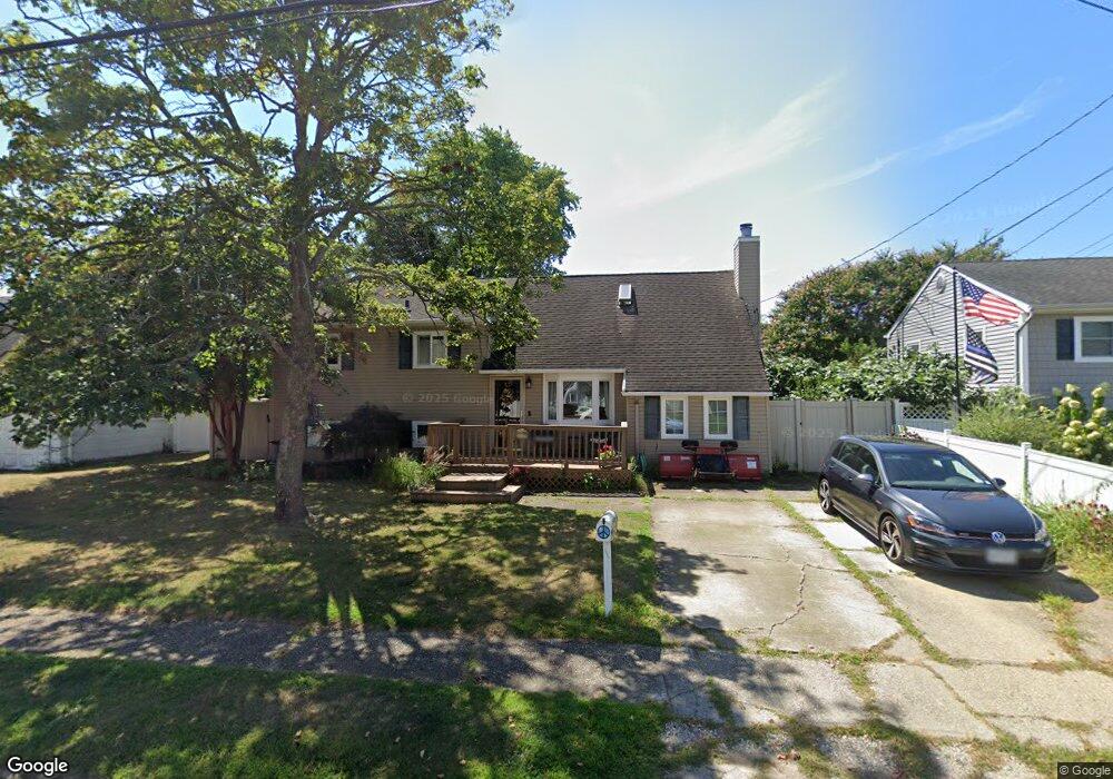 1024 N Niagara Ave, Lindenhurst, NY 11757 - photo 1