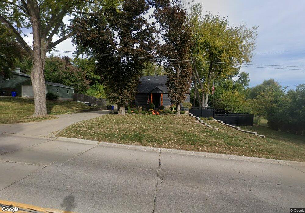 390 34th St SE, Cedar Rapids, IA 52403 - photo 1