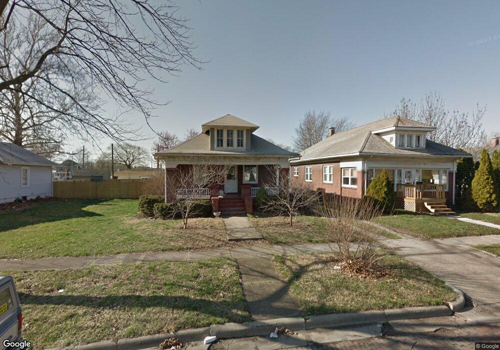 715 N Mclean St, Lincoln, IL 62656 - photo 1