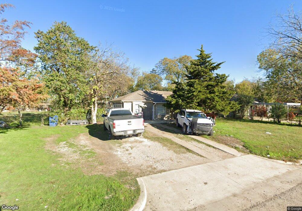 814 SW Dallas St, Grand Prairie, TX 75051 - photo 1