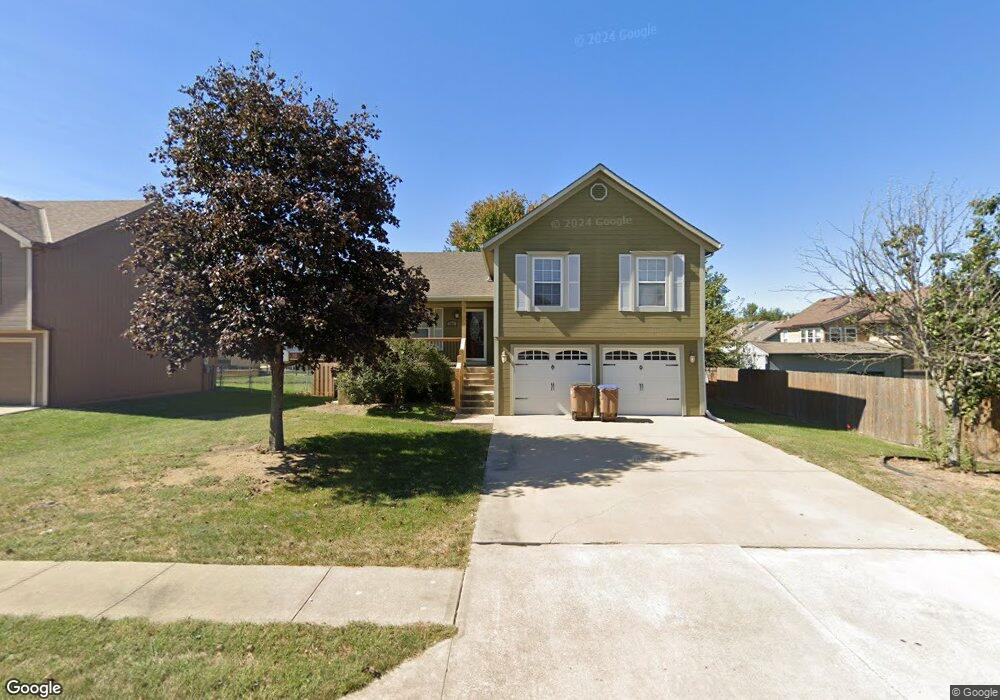 802 Furlong Dr, Raymore, MO 64083 - photo 1