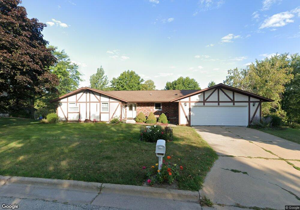 1323 Skyline Dr, Winona, MN 55987 - photo 1