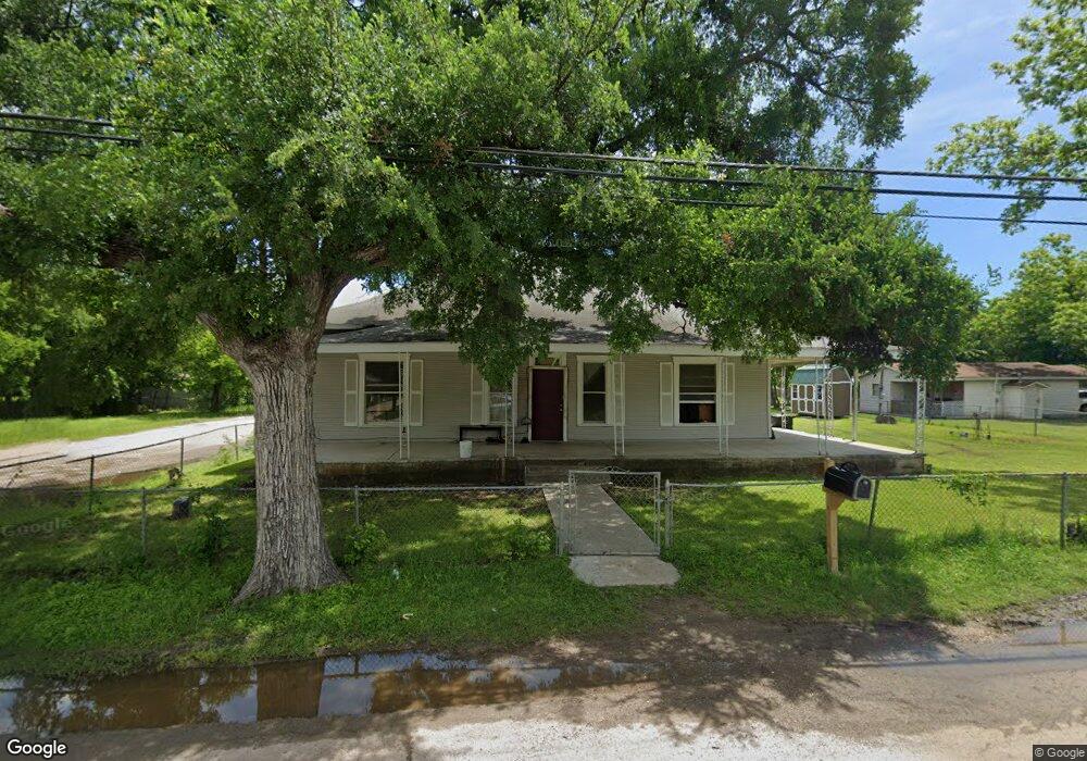 1334 N Brazos Ave, Cleburne, TX 76031 - photo 1