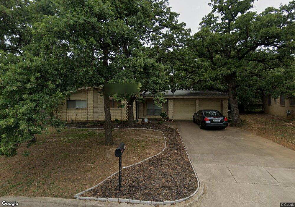 12 Regents Park, Bedford, TX 76022 - photo 1