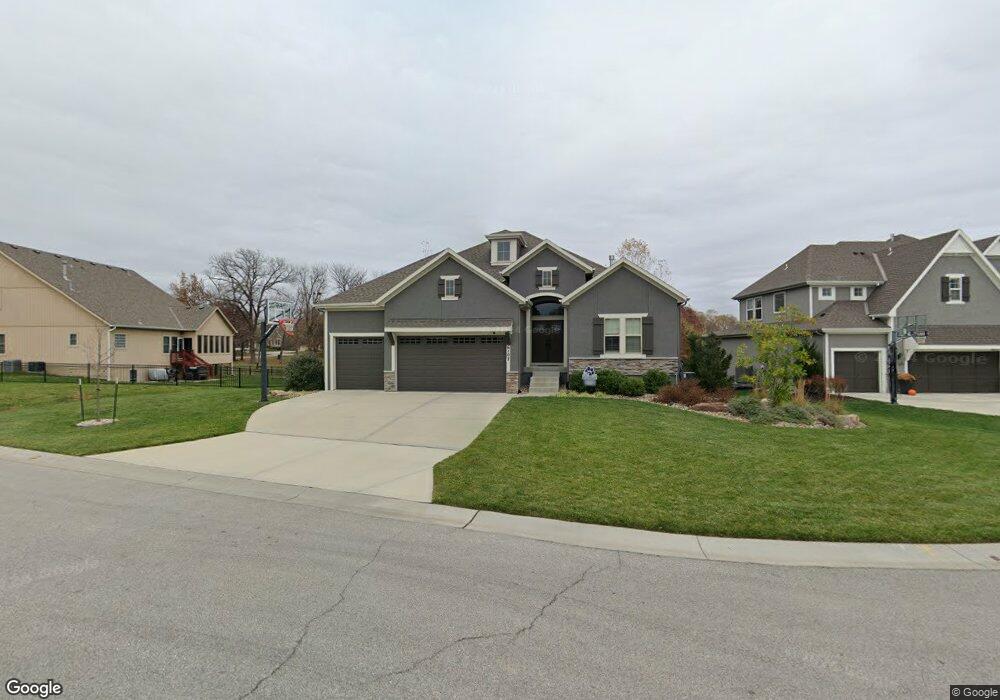 6107 Lakecrest Dr, Shawnee, KS 66218 - photo 1