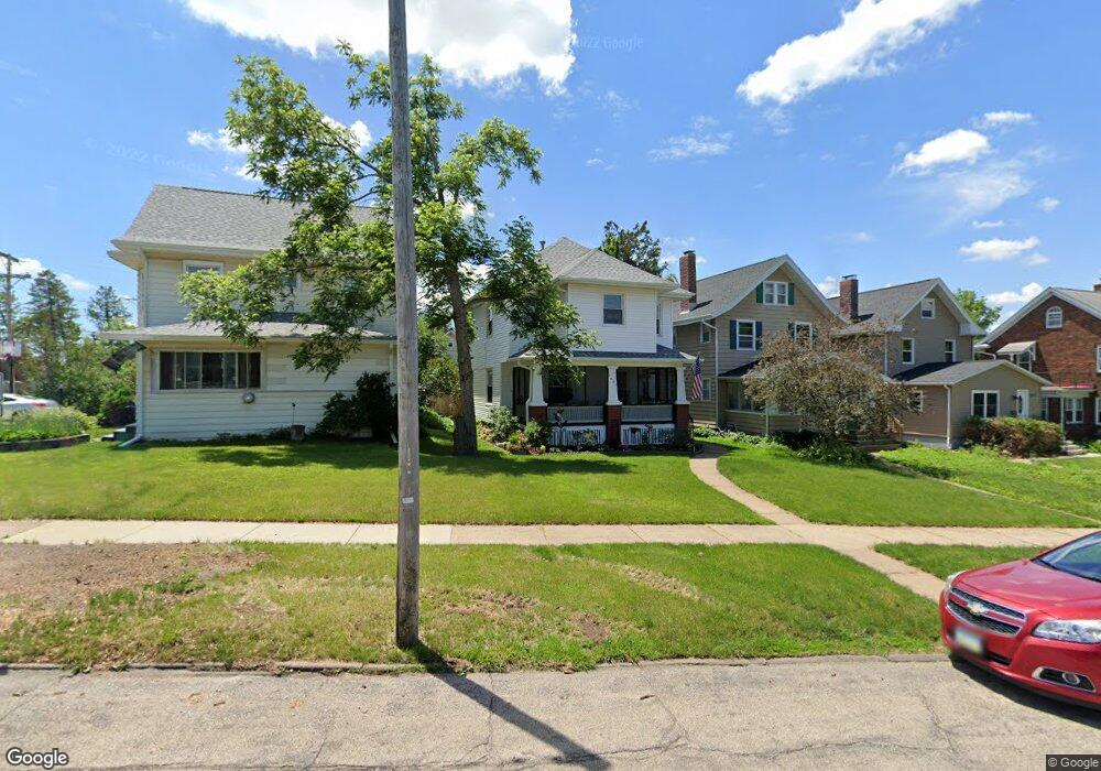 1607 Maple Dr NW, Cedar Rapids, IA 52405 - photo 1