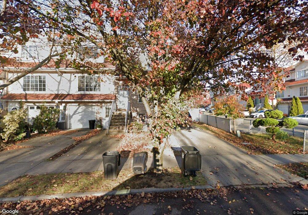 419 Timber Ridge Dr unit Main, Staten Island, NY 10306 - photo 1