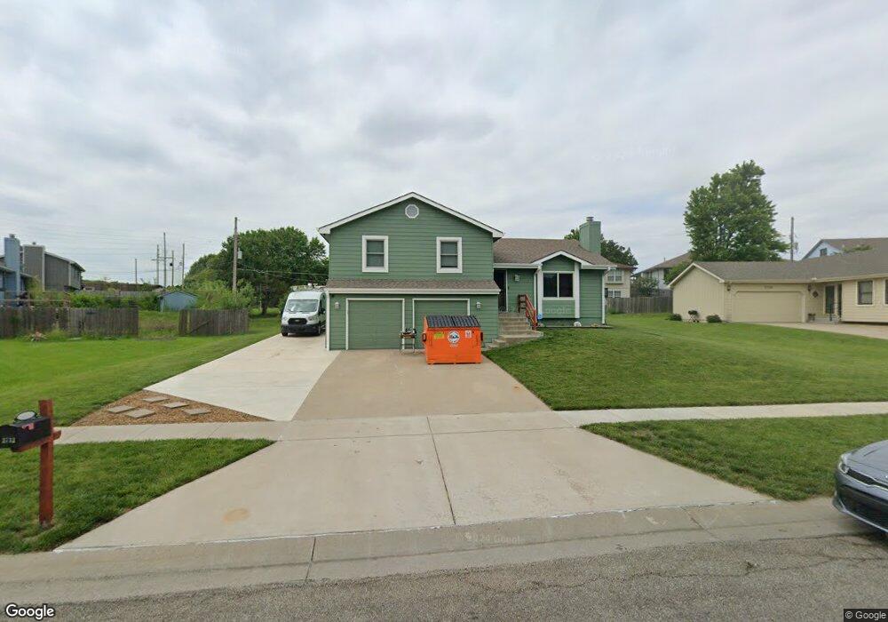 3733 SW Moundview Dr, Topeka, KS 66610 - photo 1