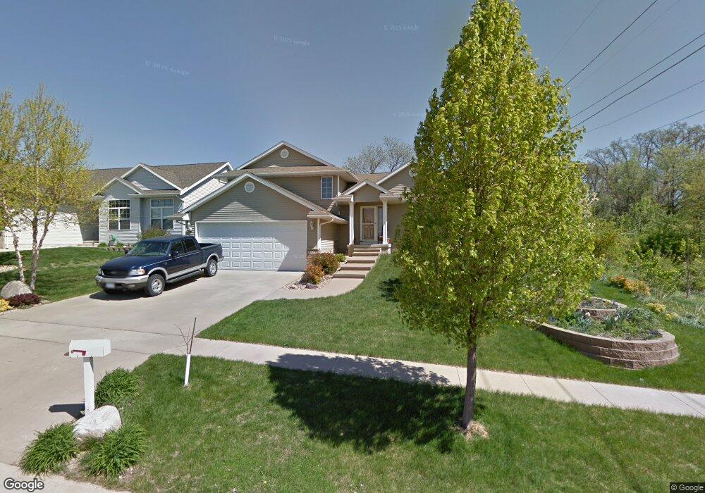 3815 Royal Dr SW, Cedar Rapids, IA 52404 - photo 1