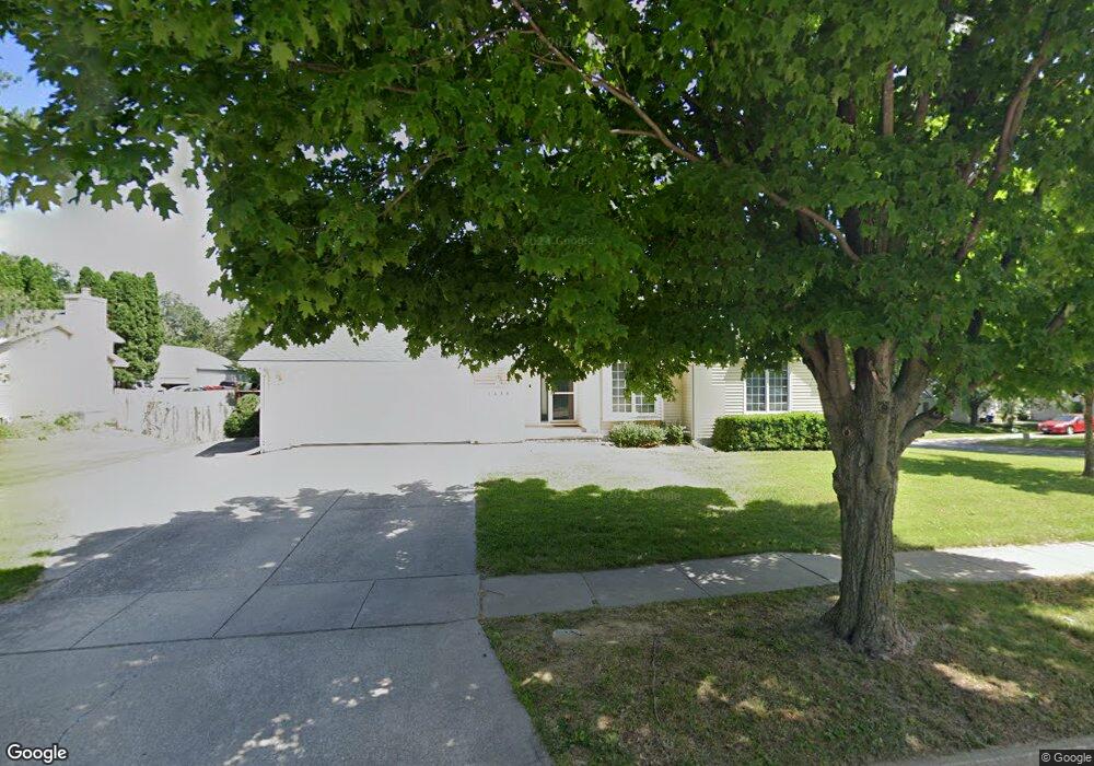 1630 E Lacona Ave, Des Moines, IA 50320 - photo 1