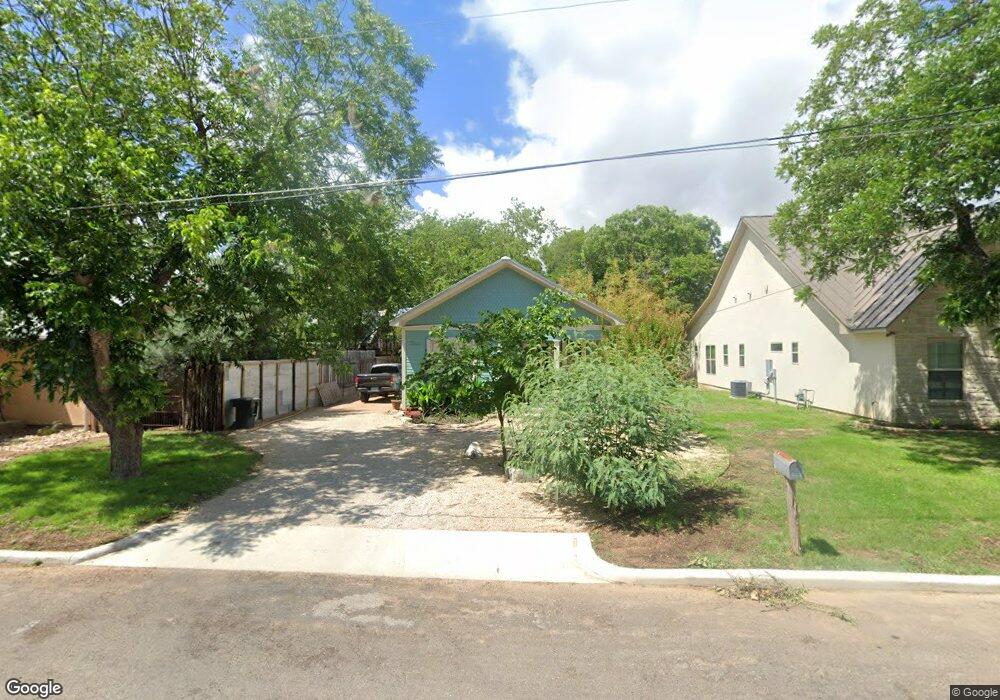 509 W Peach St, Fredericksburg, TX 78624 - photo 1