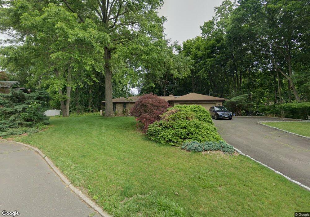 4 Queens Gate, Norwalk, CT 06851 - photo 1