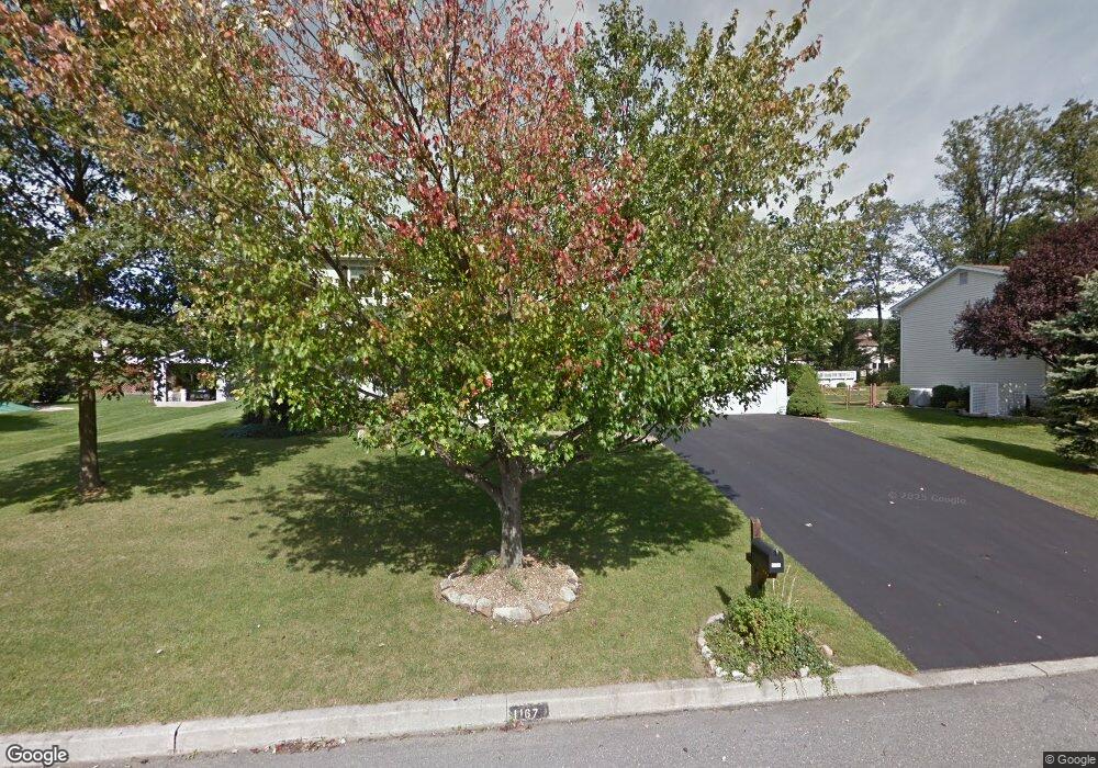 1167 Candlewood Dr, Pen Argyl, PA 18072 - photo 1