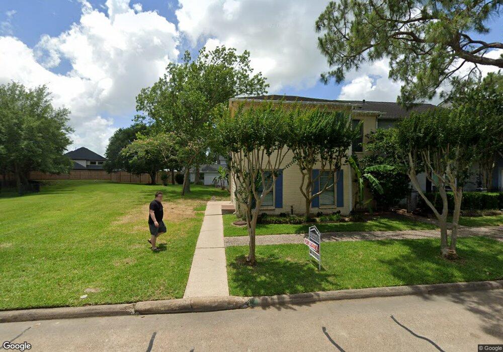 21 E Castle Harbour Dr, Friendswood, TX 77546 - photo 1