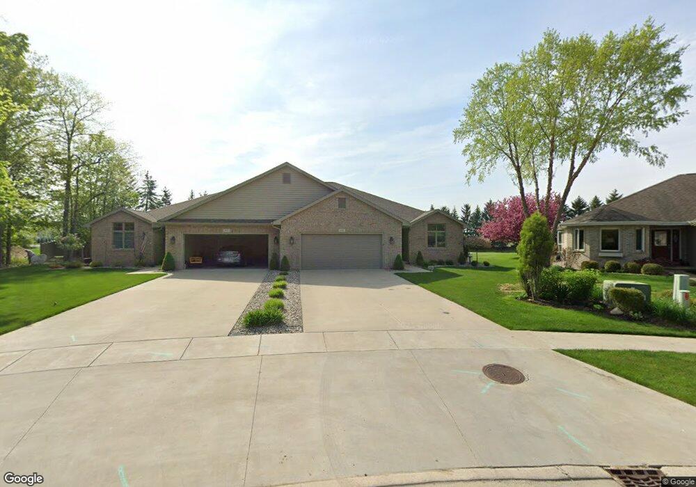 605 Maple Crest Dr, Frankenmuth, MI 48734 - photo 1