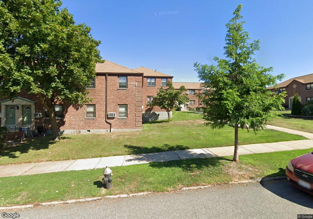 246-17 57th Dr unit Upper, Little Neck, NY 11362 - photo 1