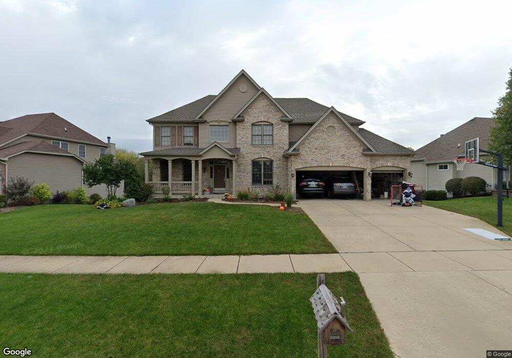 229 Johnson Woods Dr, Batavia, IL 60510 - photo 1