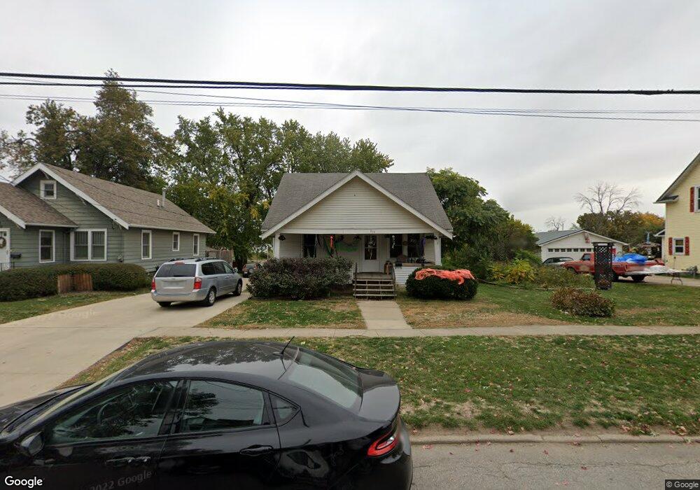 814 W 4th St S, Newton, IA 50208 - photo 1