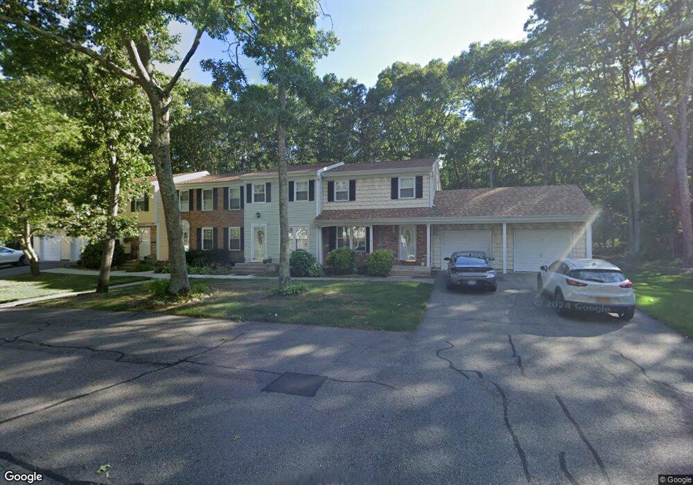 8 Bartlett Commons, Yaphank, NY 11980 - photo 1