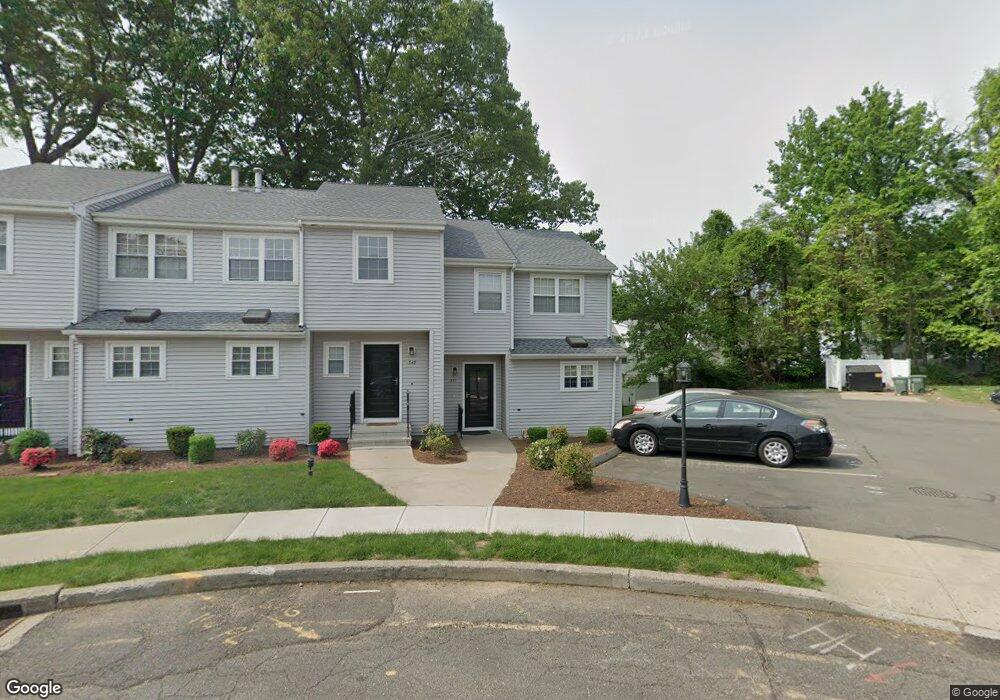 351 Red Oak Ln, Bridgeport, CT 06606 - photo 1