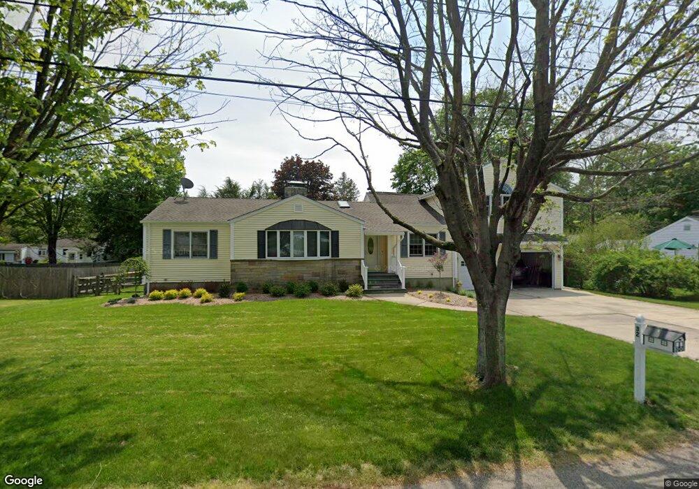 32 Little Plain Rd, Trumbull, CT 06611 - photo 1