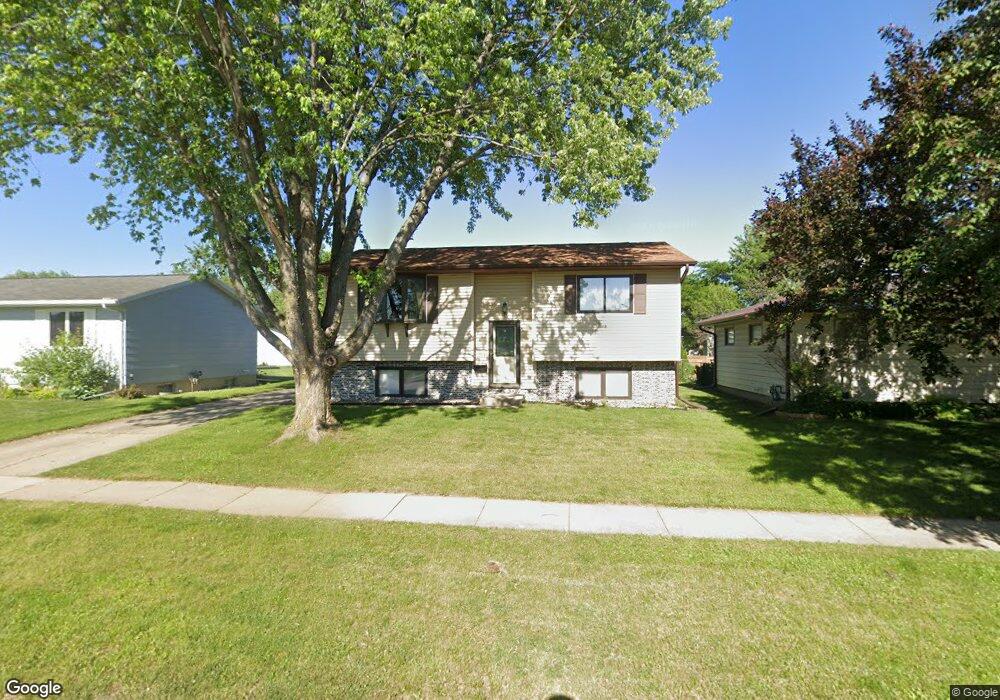 1103 Heartland Hills Dr, Waterloo, IA 50701 - photo 1