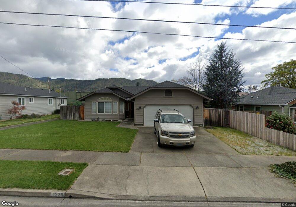 1229 NW Conklin Ave, Grants Pass, OR 97526 - photo 1