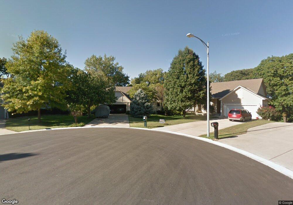 4902 Rosehill Dr, Shawnee, KS 66216 - photo 1