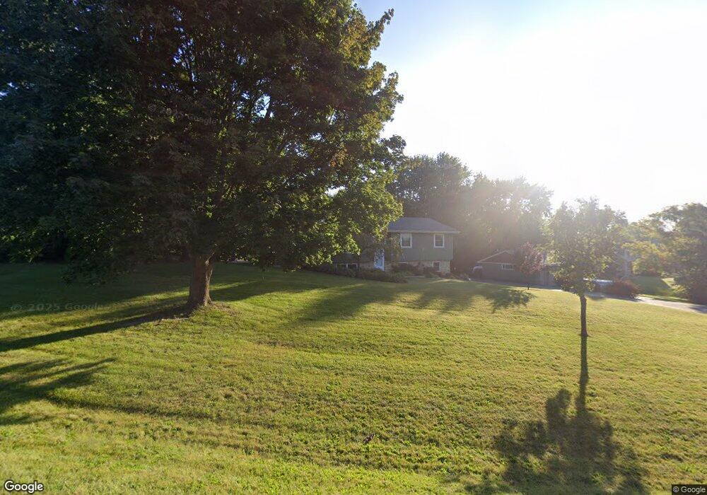 W322S1548 High Meadow Cir, Delafield, WI 53018 - photo 1