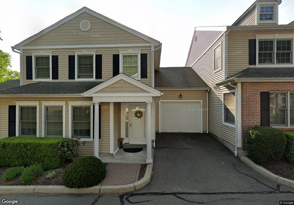 31 Hawthorne Ridge Cir, Trumbull, CT 06611 - photo 1