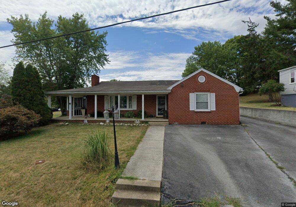 335 Stonewall St, Strasburg, VA 22657 - photo 1