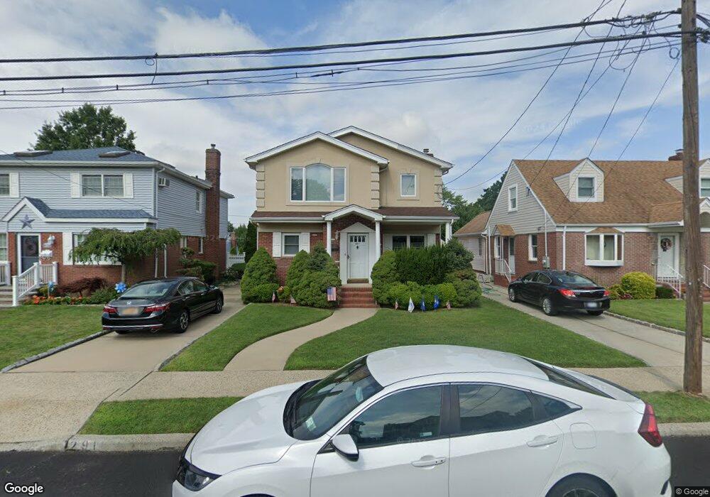 291 Jefferson Ave, Franklin Square, NY 11010 - photo 1