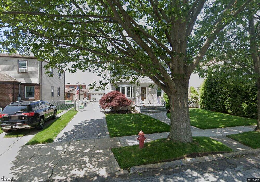 253 Wardwell Rd, Mineola, NY 11501 - photo 1