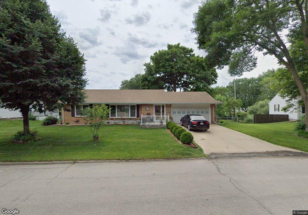 426 21st St NW, Cedar Rapids, IA 52405 - photo 1