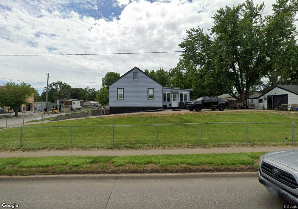 922 E 26th Ct, Des Moines, IA 50317 - photo 1
