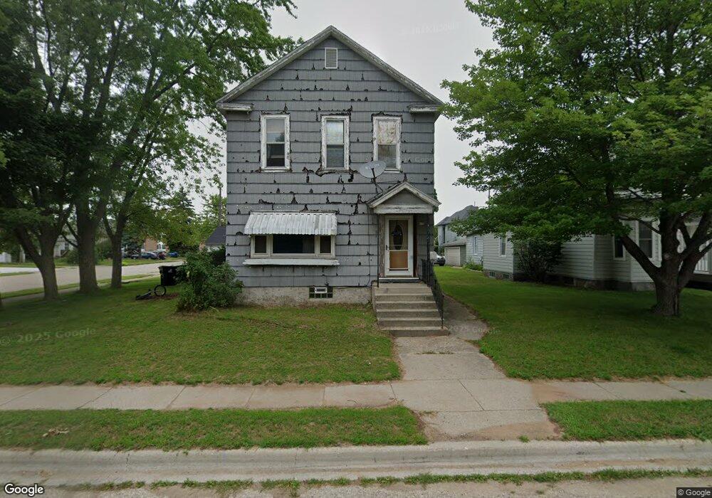 816 6th Ave, Menominee, MI 49858 - photo 1