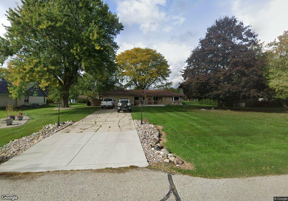 W150N7123 Country Ln, Menomonee Falls, WI 53051 - photo 1