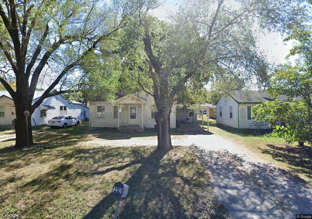 210 NE 5th St, Pryor, OK 74361 - photo 1