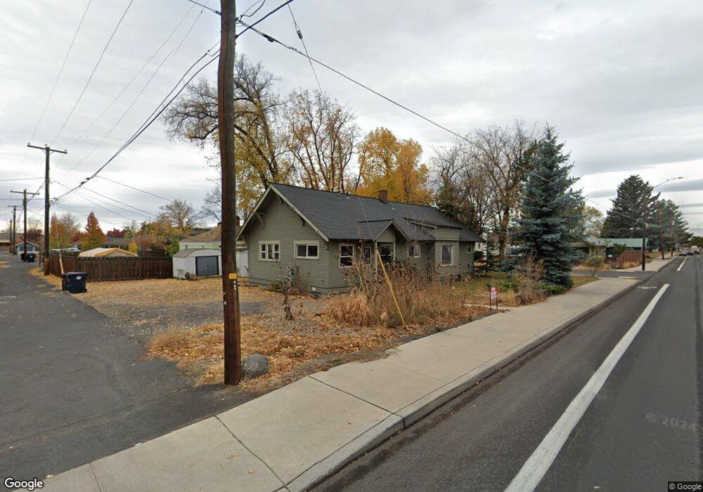 208 SW 8th St, Redmond, OR 97756 - photo 1