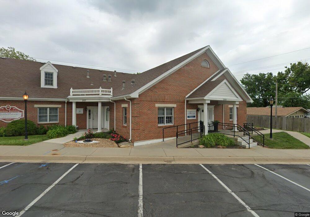 1107 SW Gage Blvd, Topeka, KS 66604 - photo 1