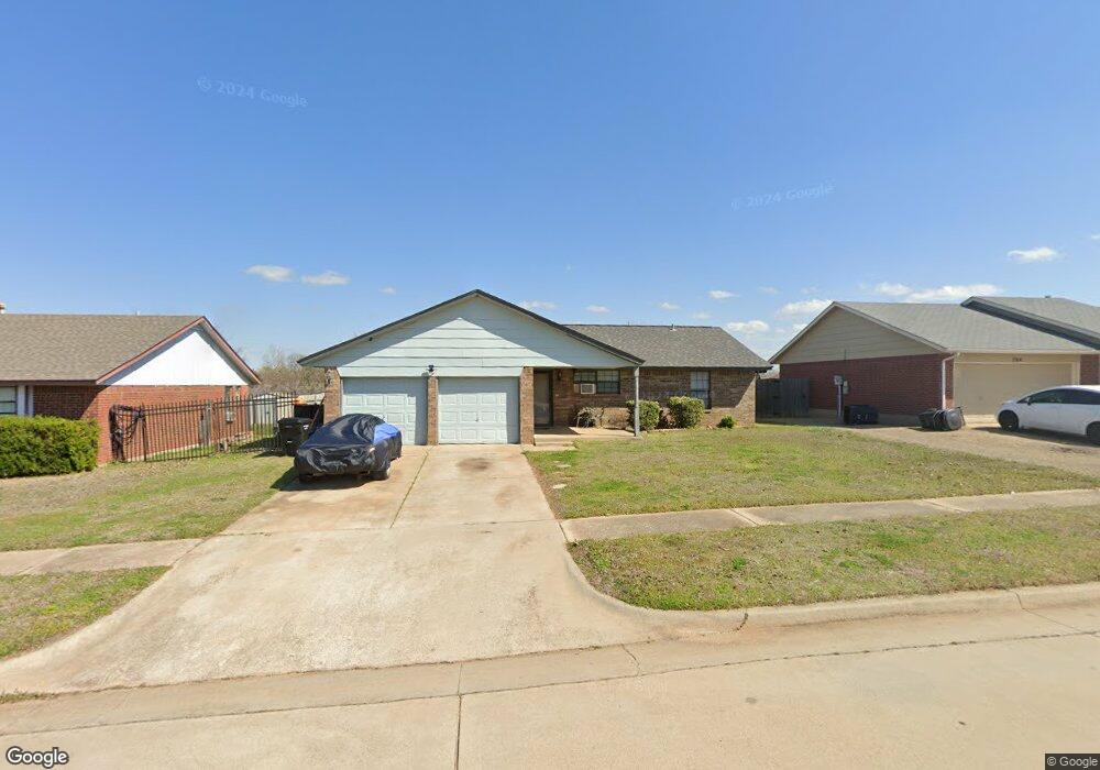 708 N Ramblin Oaks Dr, Moore, OK 73160 - photo 1