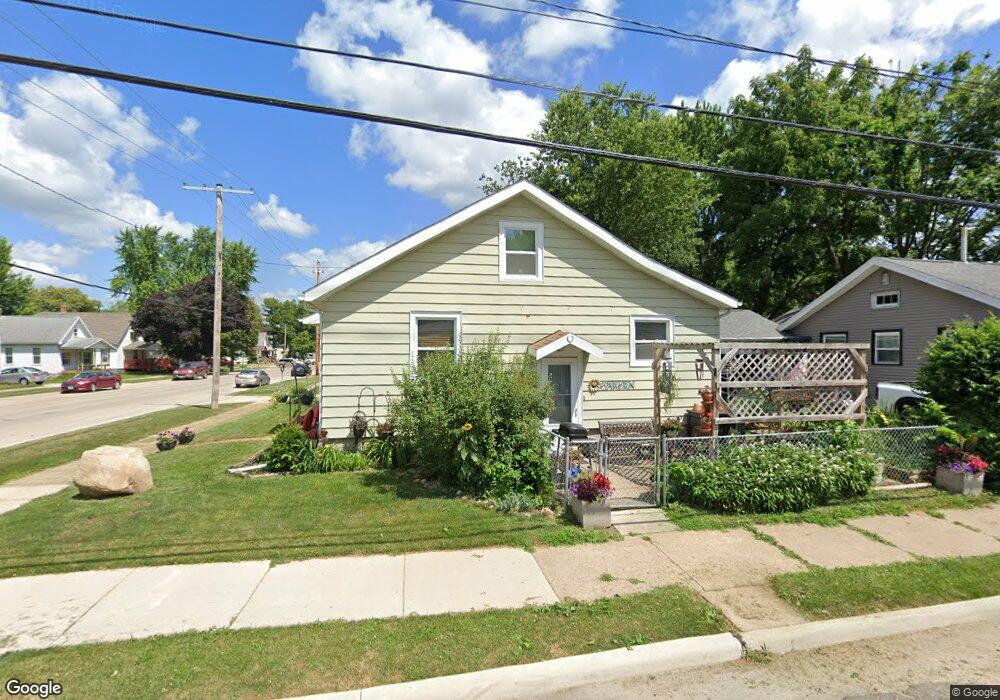 1025 B Ave NW, Cedar Rapids, IA 52405 - photo 1