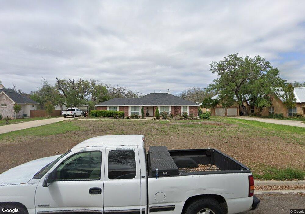 1406 Woodland Ct, Hondo, TX 78861 - photo 1