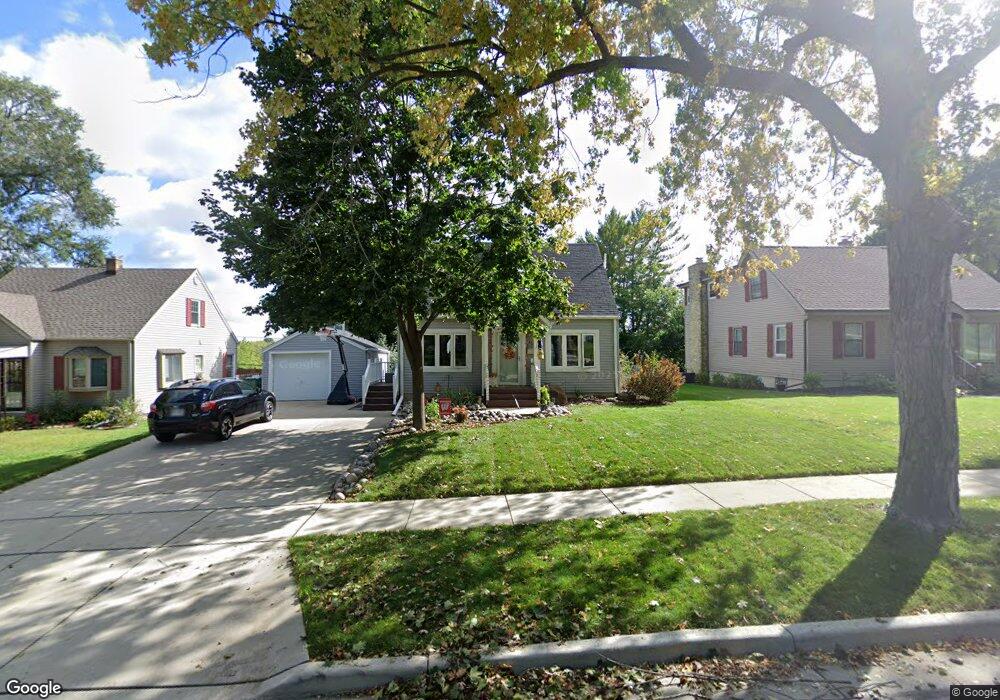 W164N8596 Hiawatha Ave, Menomonee Falls, WI 53051 - photo 1