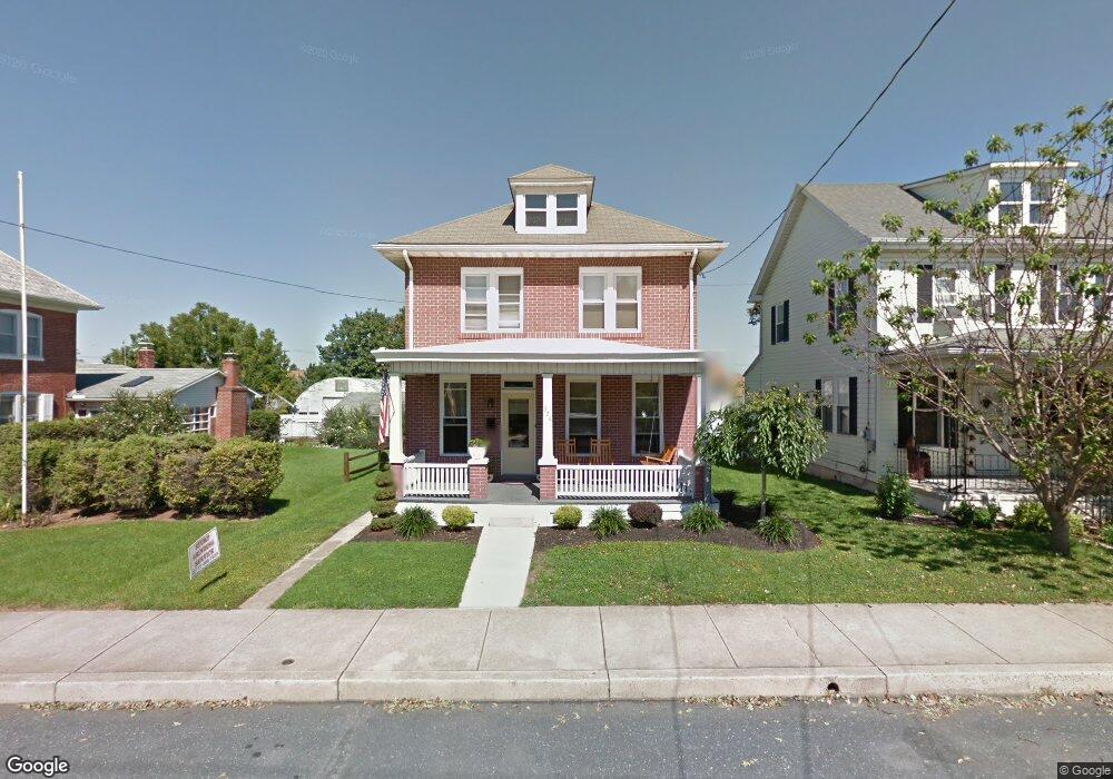 329 E Jackson St, New Holland, PA 17557 - photo 1