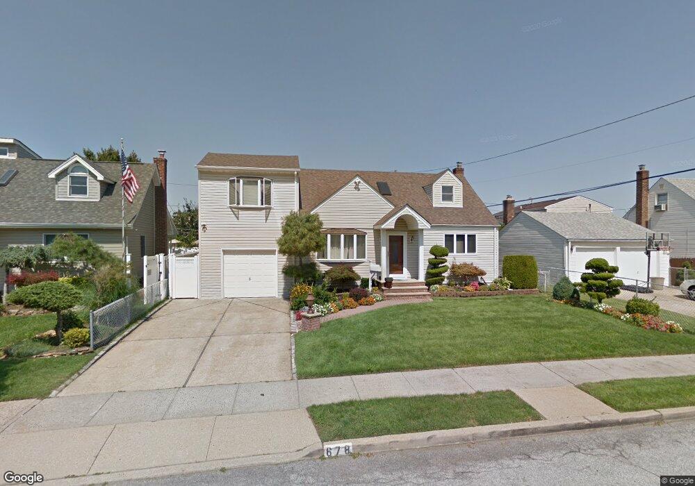 678 Eileen St, Franklin Square, NY 11010 - photo 1