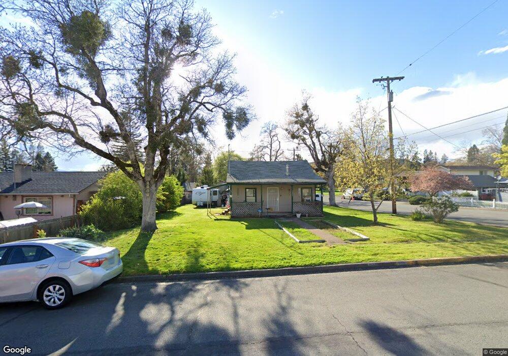 794 NE 11th St, Grants Pass, OR 97526 - photo 1