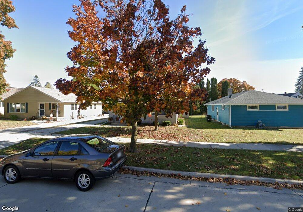 1229 N 9th St, Manitowoc, WI 54220 - photo 1