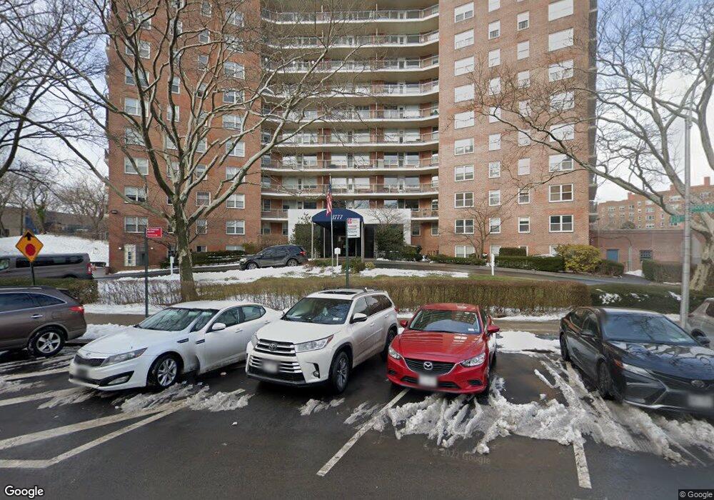 Hudson Towers unit 16D, Bronx, NY 10463 - photo 1