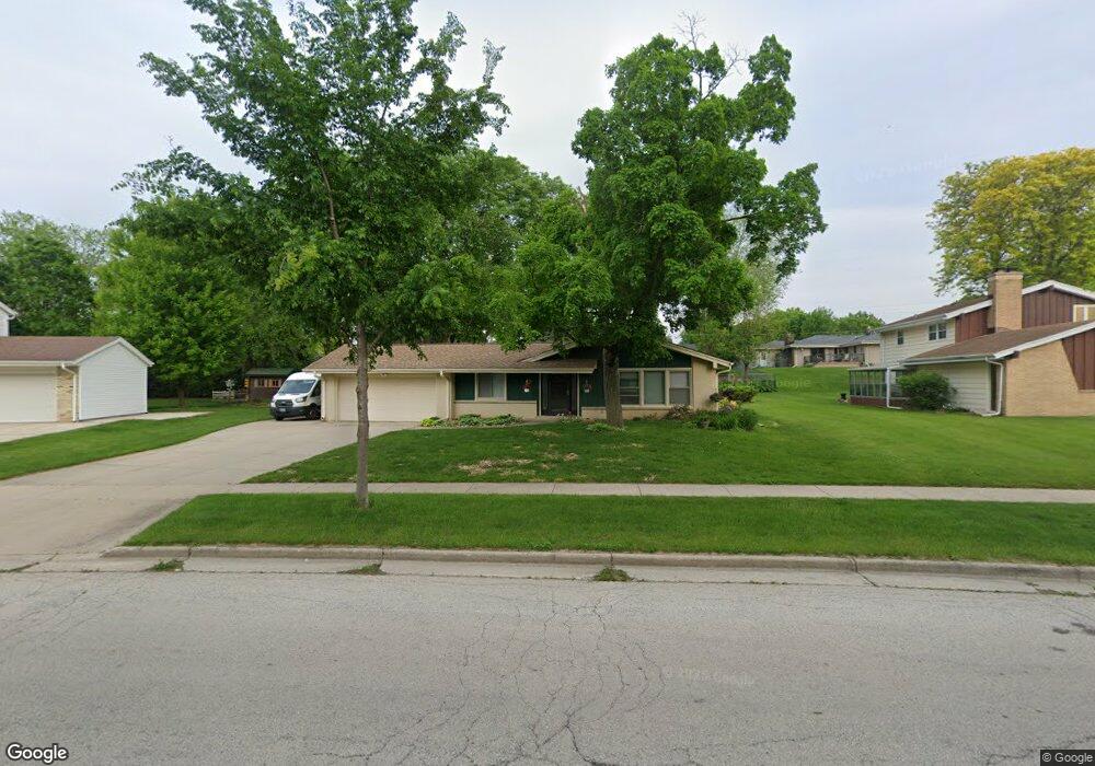 2025 Avalon Dr, Waukesha, WI 53186 - photo 1